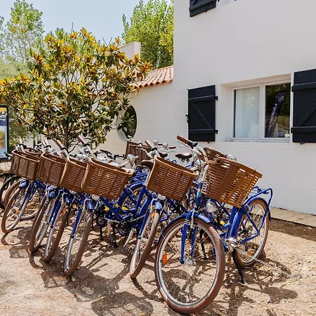 Escale Du Perthuis * ラ・トランシュ・シュル・メール