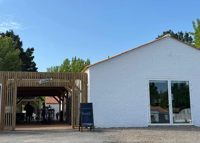 Escale Du Perthuis キャンプ場 *