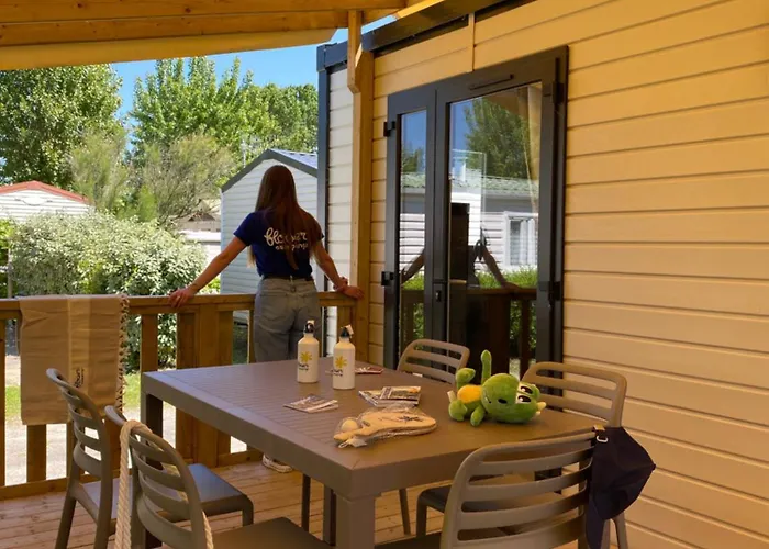 Camping Escale Du Perthuis *